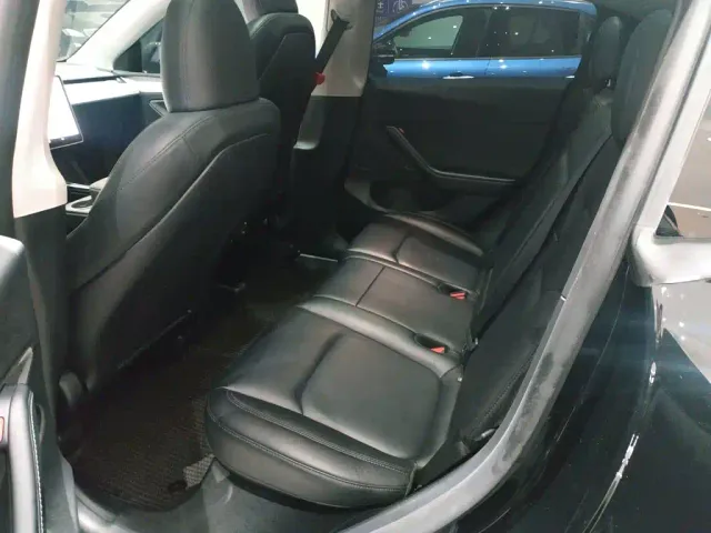 Tesla Model Y — Фото автомобиля 16