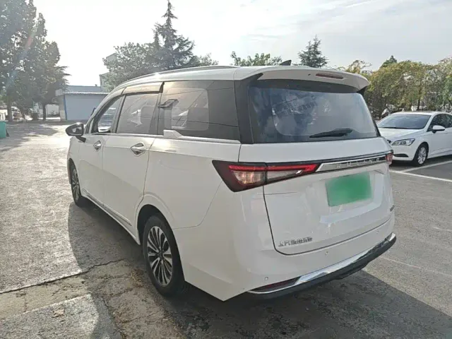 Wuling Jiachen — Фото автомобиля 4