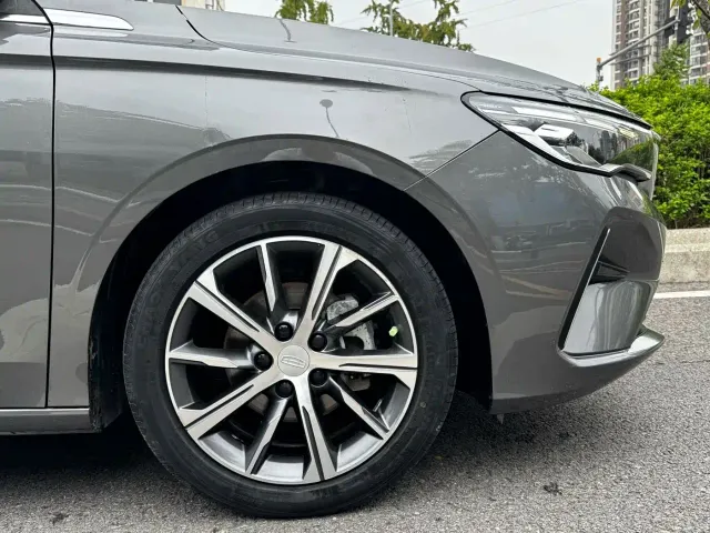 Geely Emgrand — Фото автомобиля 20