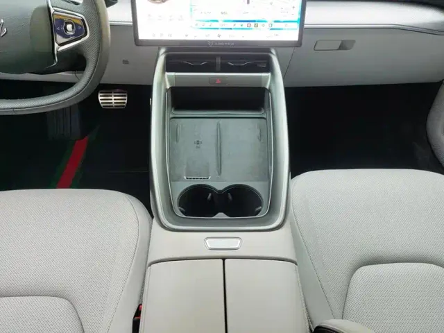 Arcfox Alpha S5 — Фото автомобиля 15