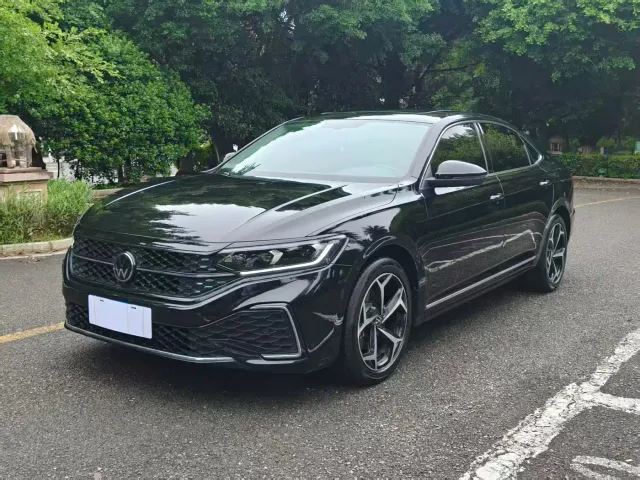 Volkswagen Passat — Фото автомобиля 3
