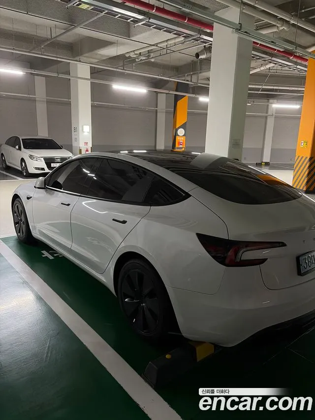 Tesla Model 3 — Фото автомобиля 2