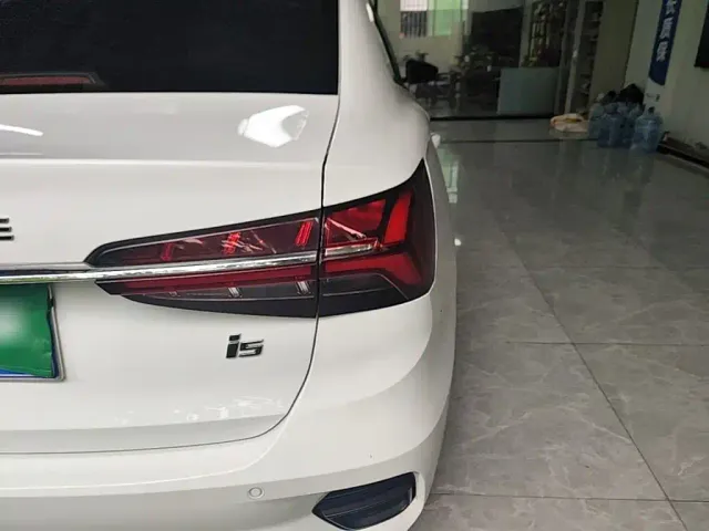 Roewe i5 — Фото автомобиля 7