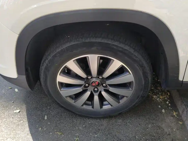 Roewe RX8 — Фото автомобиля 6