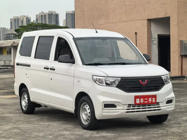 Wuling Hongguang V — Фото автомобиля 3