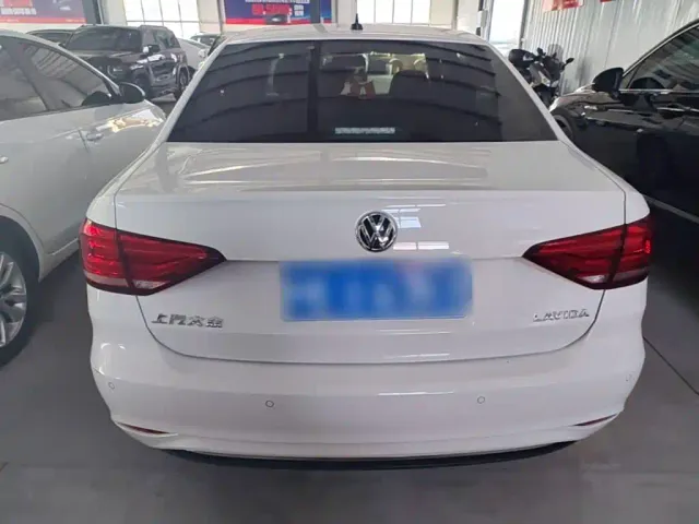 Volkswagen Lavida — Фото автомобиля 5
