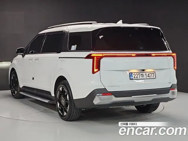 Kia Carnival Generation 4 — Фото автомобиля 3
