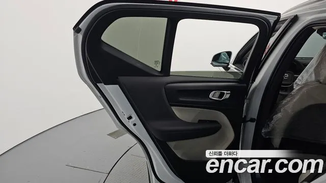 Volvo XC40 — Фото автомобиля 25