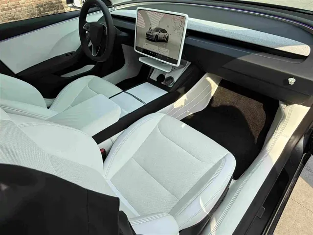 Tesla Model 3 — Фото автомобиля 9