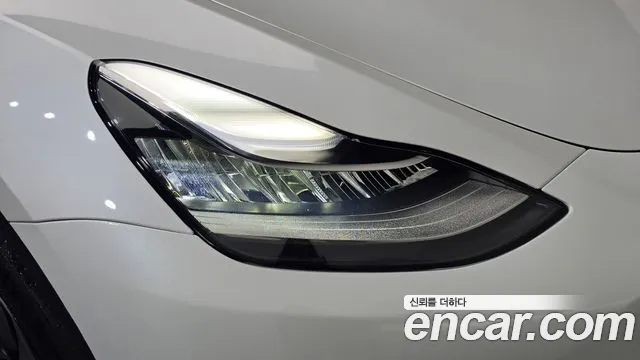 Tesla Model Y — Фото автомобиля 22