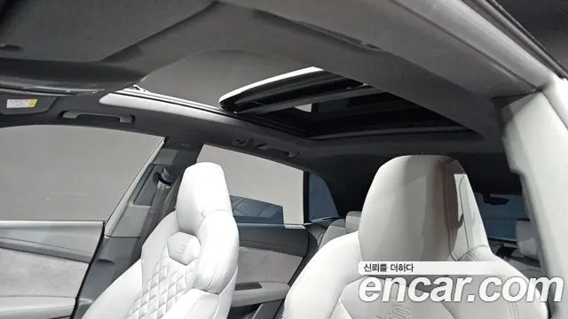 Audi Q8 55 TFSI quattro Premium — Фото автомобиля 18
