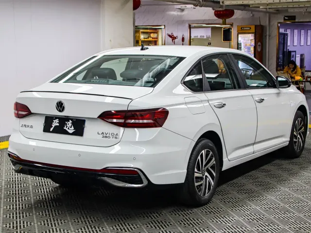 Volkswagen Lavida — Фото автомобиля 20