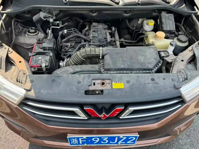 Wuling Hongguang — Фото автомобиля 11