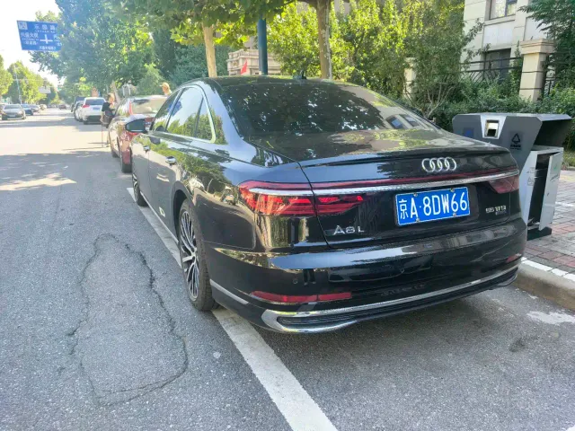 Audi A8 — Фото автомобиля 6