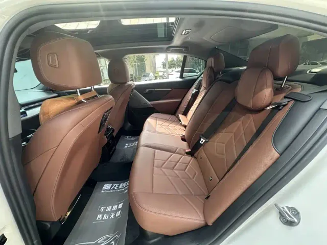 BMW 5 Series — Фото автомобиля 8