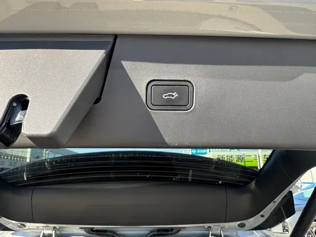 Volvo XC70 Plug-in Hybrid — Фото автомобиля 10