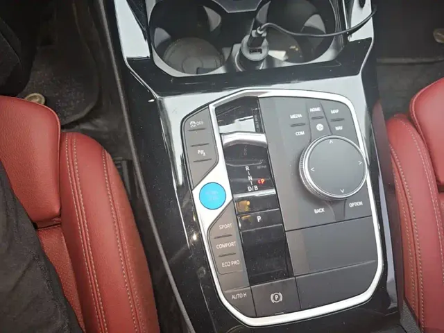 BMW iX3 — Фото автомобиля 13