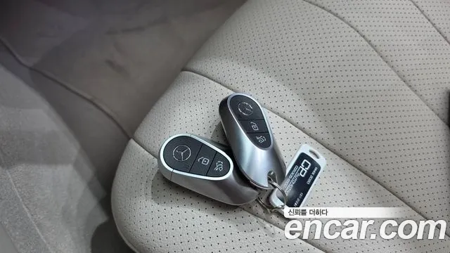 Mercedes-Benz E-Class — Фото автомобиля 30