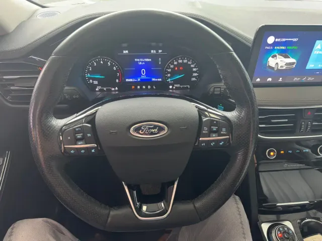 Ford Escape — Фото автомобиля 11