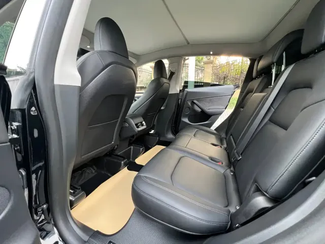 Tesla Model Y — Фото автомобиля 9