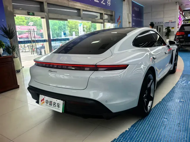 Porsche Taycan — Фото автомобиля 19