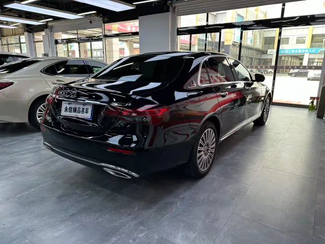 Mercedes-Benz E-Class — Фото автомобиля 4