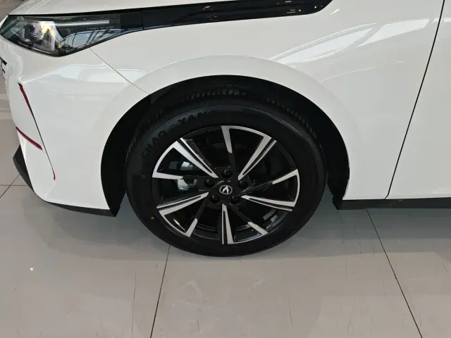 Changan Eado — Фото автомобиля 4
