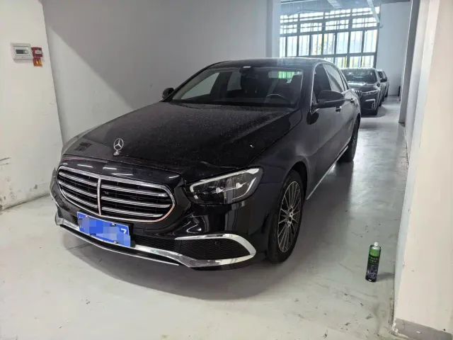 Фотография автомобиля — Mercedes-Benz E-Class
