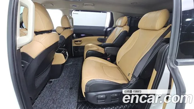 Kia Carnival Generation 4 — Фото автомобиля 12