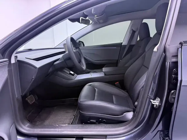 Tesla Model 3 — Фото автомобиля 11