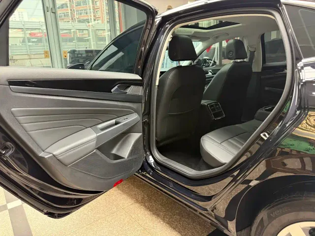 Volkswagen Passat — Фото автомобиля 22