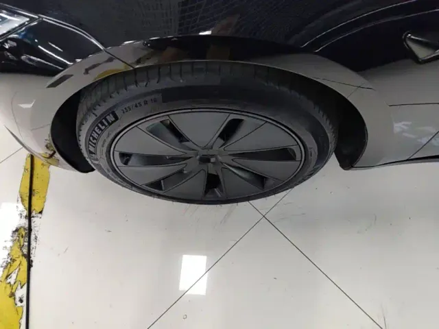 Tesla Model 3 — Фото автомобиля 22