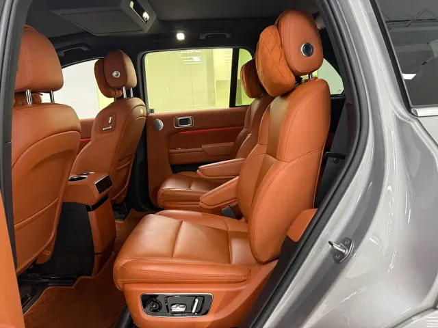 Li Auto L8 — Фото автомобиля 13