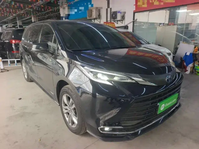 Toyota Sienna — Фото автомобиля 3
