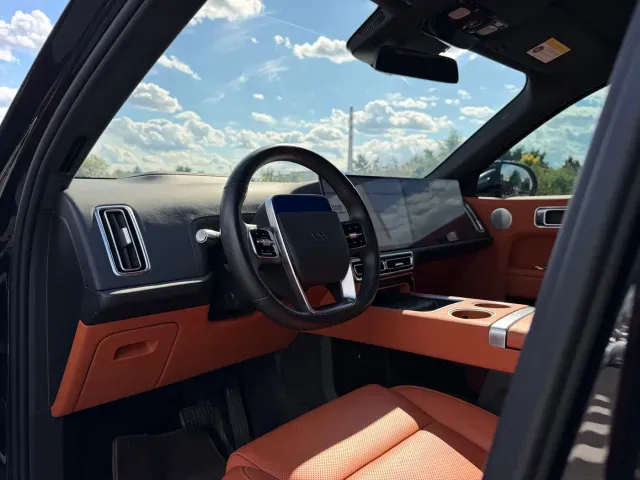 Li Auto L9 — Фото автомобиля 7