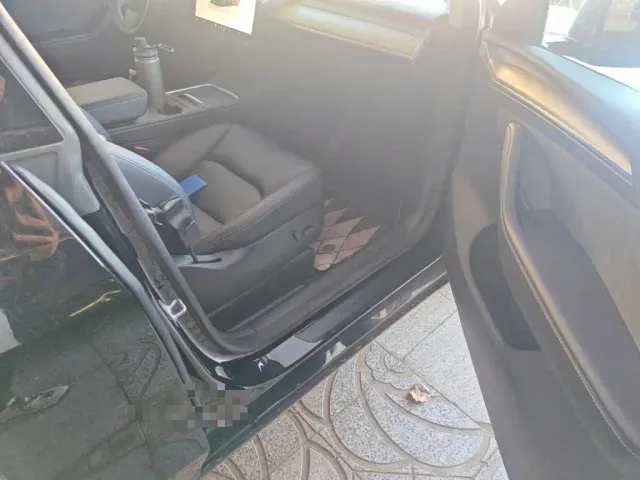 Tesla Model Y — Фото автомобиля 17