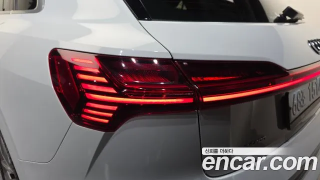 Audi e-tron — Фото автомобиля 23