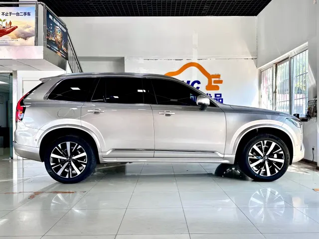 Volvo XC90 — Фото автомобиля 26