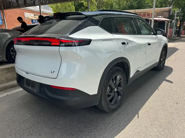 Dongfeng Fengshen L7 — Фото автомобиля 10