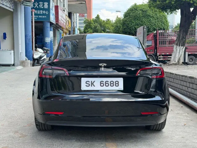 Tesla Model 3 — Фото автомобиля 5