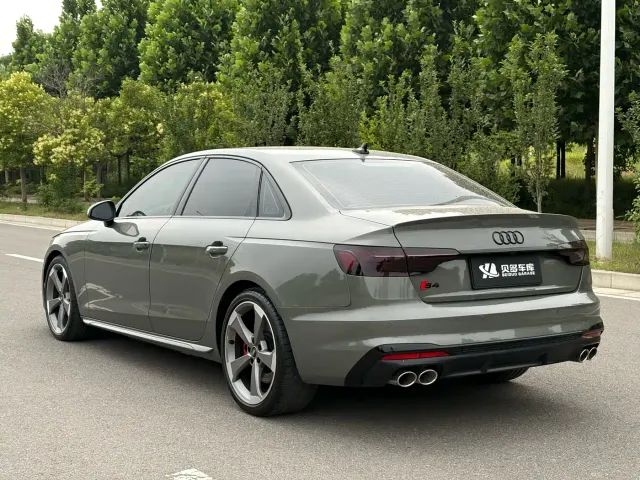 Audi S4 — Фото автомобиля 5