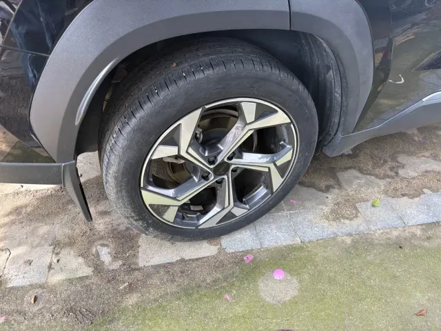 Geely Boyue L — Фото автомобиля 11