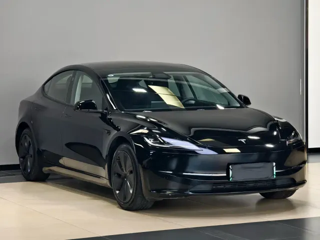 Tesla Model 3 — Фото автомобиля 3