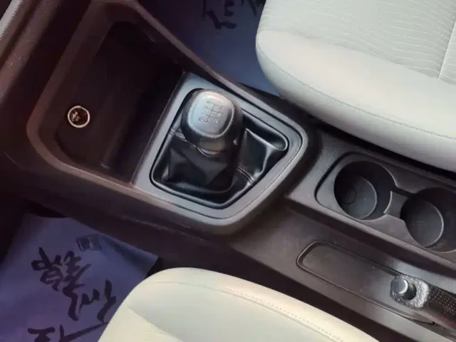 Wuling Hongguang V — Фото автомобиля 13