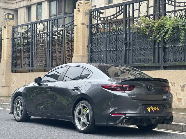 Mazda Axela — Фото автомобиля 21