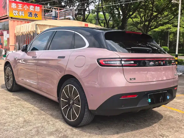 Aito M5 — Фото автомобиля 6