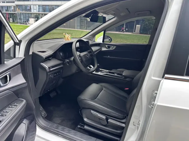 Wuling Jiachen — Фото автомобиля 13