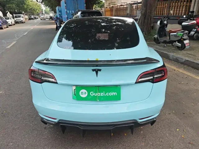 Tesla Model 3 — Фото автомобиля 5