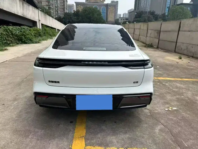 Geely Galaxy E8 — Фото автомобиля 11