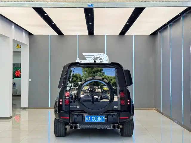 Land Rover Defender — Фото автомобиля 4